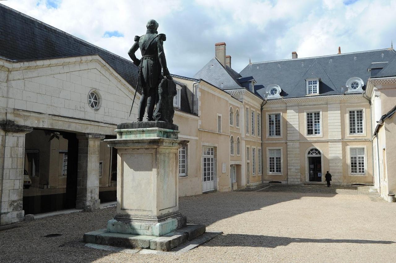 Maison D'Hotes De Charme - Au Lys Blanc Шатору Экстерьер фото